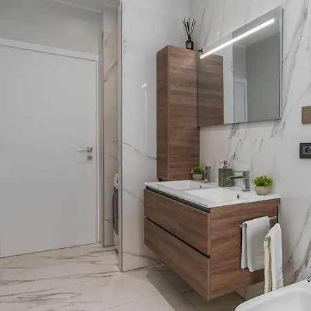 Luxury 2 Bedroom In Appartamento Milano